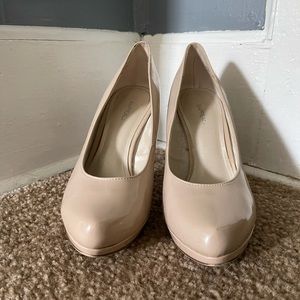 GO WITH EVERYTHING Nude Pumps